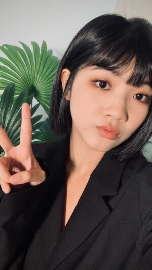 Chen Si Ling Instagram - 很久沒發cover了
這首無底洞是下半年度cover系列的首發
希望你們喜歡😝😝💕💕💕

完整版在YT！🎤🖤

#蔡健雅 #無底洞  #cover