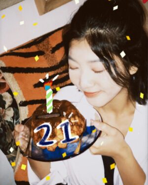 Chen Si Ling Instagram - 🎂🌷🧁✨ ʜᴀᴘᴘʏ ʙɪʀᴛʜᴅᴀʏ ᴛᴏ ᴍᴇ 
這個月的甜食已經過量啦~~~~~

#生日 #happybirthday #女の子