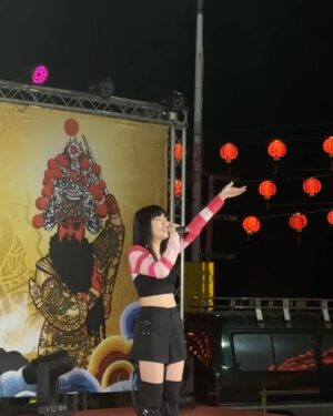 Chen-Yu Ge Instagram - 昨晚🎤謝謝受天宮🫶🏻
煙火真的好美🎆😍
祈求一切平安順心🙏🏻期待與大家下次見面❤️