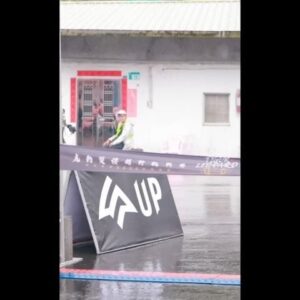 Cheney Song Instagram - 好像很久了
有很長一段時間沒有放任自己的凌亂於越野山徑裡

那些期盼啊、無助啊與不安啊
全都在聚焦又散射中恍惚惚的排隊

反正時間分秒不差相遇的那一刻
就是得跨出步伐往前邁進

昨日在喜歡的雨天中
放任自己的感受和步調

和自己說好的原本相差了8分鐘51秒
但沒有也沒關係了

不再執著於無法抵達理想成績與渴望一定要有名次的手足無措
在一連串失去的同時我擁有更多的感動
回頭瞧見了那始終的溫暖與擁有

昨天的大家
真的謝謝

願意喊宋城希這名字的人
願意對我說我真的好棒的人
願意跟我說聲加油我可以的人
願意和我合照讓我霸佔你們的手機容量
願意照顧我、疼我、陪在我身邊、幫我這水怪拿水、借我手機的人

謝謝願意在這調皮搗蛋的雨滴中堅守崗位的工作人員們
謝謝願意一年又一年於今年邁入第8年舉辦這無與倫比的 #虎豹越野雙棲挑戰賽  @weijay1025 

嘿～
我繼續等
始終等著那沒有受限的結果：）。

30公里
04:08:51
第13名作收。

攝影/ @eikawa_4
