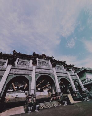 Cheney Song Instagram - 「君不見，獨木舟，古物蒼然水中央，不管地老與天荒。
溯洄原始感無窮，等閒我欲頻飛渡，擬向青天騎白龍。」—李碩卿

一個人
以及
總會有人
。