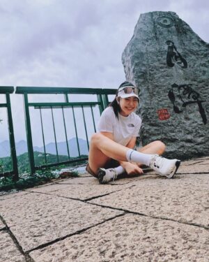 Cheney Song Instagram - 「君不見，獨木舟，古物蒼然水中央，不管地老與天荒。
溯洄原始感無窮，等閒我欲頻飛渡，擬向青天騎白龍。」—李碩卿

一個人
以及
總會有人
。