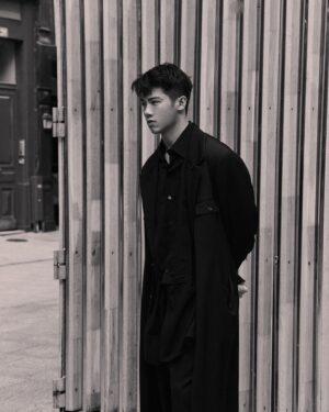 Cheng Chang Fan Instagram - Thanks @yohjiyamamotoofficial for having me🖤
I’m enchanted by the SS25 collection. Its serene beauty and calm emotion flow like poetry, deeply inspiring me. 

Can’t wait for more 🖤#parisfashionweek