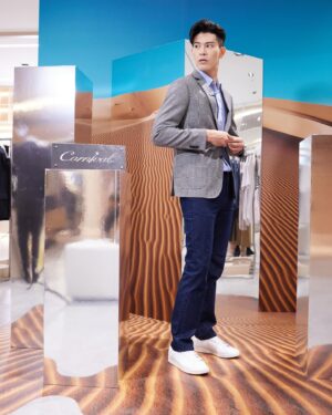 Cheng-Yang Wu Instagram - 很開心昨天受邀開箱Carnival嘉裕裕隆城概念店
門市裡除了大家熟知的嘉裕西服
還有休閒簡約風格的MIT休閒服飾品牌
以及男士保養品牌！

Carnival嘉裕2023秋冬以「曠野奇境」為主題
設計概念來自鏡像中映照著多重世界
透過精巧的剪裁工藝及細膩緹花圖樣
讓我們在多重世界擔任多重角色時
在這裡都能選搭出多重的穿搭風格

現在來打卡還可以獲得FACEO正貨免費送
1. 與店內指定背版拍照（人需入鏡）
2. FB/IG擇一
FB：在活動貼文下方，留言上傳照片並標註 #嘉裕新店FUN拍趣
IG：公開限動，上傳照片並標註@carnival1969、#嘉裕新店FUN拍趣
 
@carnival1969  @faceotaiwan 
#Carnival嘉裕裕隆城5樓 #嘉裕新店FUN拍趣