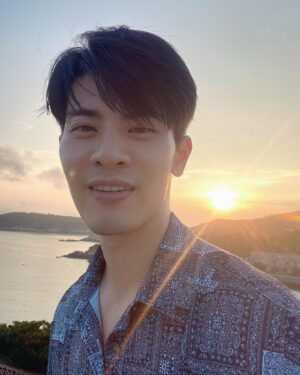 Cheng-Yang Wu Instagram - 這週去了一個神秘的地方拍戲
終於回來了
因為這次的內容體力負荷巨大
算是到今天才回神
一回來又馬不停蹄的上課拍照
現在才浮出水面

這次的拍攝內容很精彩
很期待成品跟大家見面