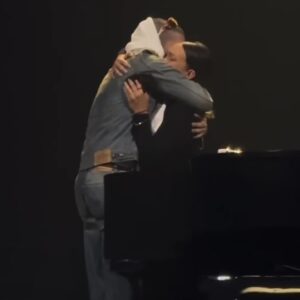 Chente Ydrach Instagram - Algo diferente!! La pianista misteriosa que conocimos En los conciertos de Bad Bunny le llega al estudio a hablar de TODOO!! Su carrera es mucho más de lo que te imaginas. @tiffanyromanlouk en la casota!!!