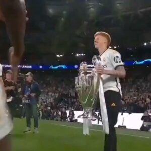 Chente Ydrach Instagram - Fokin @10jeremyandre con la oportunidad de levantar la Champions junto al @realmadrid!!! El futuro va a estar cabron pa’ Jeremy!! Felicidades 🔥🔥🔥