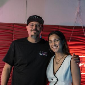 Chente Ydrach Instagram - Algo diferente!! La pianista misteriosa que conocimos En los conciertos de Bad Bunny le llega al estudio a hablar de TODOO!! Su carrera es mucho más de lo que te imaginas. @tiffanyromanlouk en la casota!!!