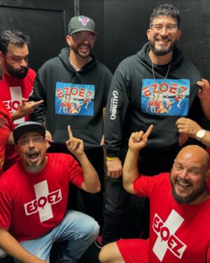 Chente Ydrach Instagram - El 2do fin de semana acaba de empezar. 
1. En un diner en la puñeta en Florida
2. Las plazas son pa’ usarse. Nosotros en el Totem. 
3. Los @boricuasinorlando con los mejores hoodies. 
4. @djluian le cayó (Zuleyka no vino ☹️)
5. @elunicociegoqveloqnoseve VIÓ el show (y participó)
6. ¿Quién es más lindo: @niogarcia o yo? (Kiko dice q yo)