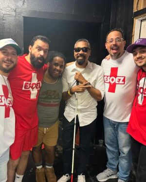 Chente Ydrach Instagram - El 2do fin de semana acaba de empezar. 
1. En un diner en la puñeta en Florida
2. Las plazas son pa’ usarse. Nosotros en el Totem. 
3. Los @boricuasinorlando con los mejores hoodies. 
4. @djluian le cayó (Zuleyka no vino ☹️)
5. @elunicociegoqveloqnoseve VIÓ el show (y participó)
6. ¿Quién es más lindo: @niogarcia o yo? (Kiko dice q yo)