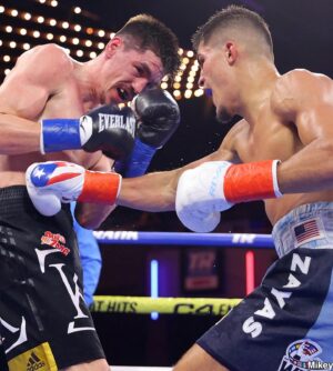 Chente Ydrach Instagram - Victoria para 🇵🇷🇵🇷🇵🇷!! El futuro de @xander.zayas se ve muy cabrón. Su primer zurdo, primera pelea a 10 asaltos y lo vi ganando todos los asaltos. Ahora estamos 19-0!! Viene XANDEER!!
