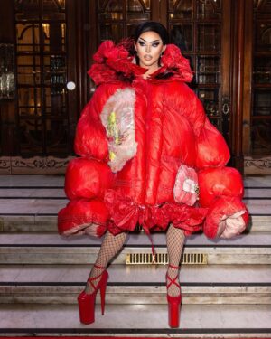 Cherry Valentine Instagram - I swear this is Art ❤️‍🔥

Feeling out of this world on the press night carpet for the DRUKS2 tour. I’m obsessed with this piece from @itslizmarine 😈 their talent is beyond, the collab we needed! This whole garment was made using recycled papers, and can you clock the hidden messages? 🔥
