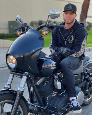 Chet Hanks Instagram - Born To Ride @stealthpipes