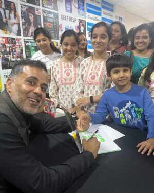 Chetan Bhagat Instagram - Lag nahi raha bilkul but I guess I am 50 after all! What an incredible adventure this life has been so far. Ups and downs but mostly good and so grateful for that. Happy birthday to one of the most awesome people I know, me! 🤍