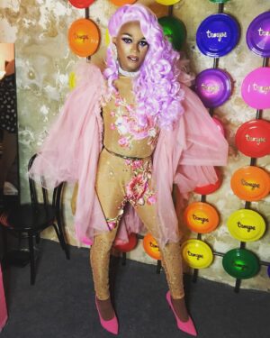 Chi Chi DeVayne Instagram - Had a blast today thank you so much Norwalk you were amazing #pride🌈 #pridemonth2018 and a special thanks to @wigsbybridgett for my lovely hair 🙌🏽 #chichidevayne #as3 #rupaulsdragrace #rpdr8 #vh1 #louisianadrag🐊