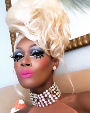 Chi Chi DeVayne Instagram - Feeling my trixie oats💗💙💗💙 #chichidevayne #rpdr #louisianadrag🐊
