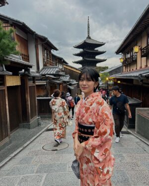 Chia-Wei Chu Instagram - 終於穿到和服了💓💓

#着物 #きもの #kimono #京都 #清水寺