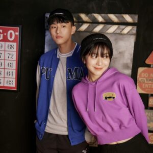 Chia-Wei Chu Instagram - 謝謝 PUMA在2023的年末賜給我這麼漂亮的照片
又是一組明明設定情侶卻拍出姐弟照🤣
（結果實際年齡差了8歲 我先哭😕😅

2023發現自己有容貌焦慮 
所以告訴2024的自己少滑社群
對自己說 your awesome!!!!!!
如果這樣還不夠的話 
就把手機調成黑白色階 
（聽説黑白色階 有微整ㄉ馬上看得出來🫣🤔 

總之2023 謝謝所有合作過的導演企劃攝影師彩妝師髮型師選角姊姊演員們所有發我案子的經紀和製作公司 
（標點符號強迫症們 不要開戰🫣🤣

以上有提到沒有提到的都謝謝您們成就現在的我💗🫶🏼 

@pumasportstyle @puma 

Photographs by @yuan._.chang 
Special thanks @henry___kao & @cool_magazine_taiwan 
🙏🏽🥰