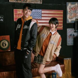 Chia-Wei Chu Instagram - 謝謝 PUMA在2023的年末賜給我這麼漂亮的照片
又是一組明明設定情侶卻拍出姐弟照🤣
（結果實際年齡差了8歲 我先哭😕😅

2023發現自己有容貌焦慮 
所以告訴2024的自己少滑社群
對自己說 your awesome!!!!!!
如果這樣還不夠的話 
就把手機調成黑白色階 
（聽説黑白色階 有微整ㄉ馬上看得出來🫣🤔 

總之2023 謝謝所有合作過的導演企劃攝影師彩妝師髮型師選角姊姊演員們所有發我案子的經紀和製作公司 
（標點符號強迫症們 不要開戰🫣🤣

以上有提到沒有提到的都謝謝您們成就現在的我💗🫶🏼 

@pumasportstyle @puma 

Photographs by @yuan._.chang 
Special thanks @henry___kao & @cool_magazine_taiwan 
🙏🏽🥰