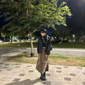 Chia-Wei Chu Instagram - 吃大餐的時候都很爽
結完帳 走出店家後我就變這樣了🫣🤣

難得下班之後打扮自己一下
好久好久沒有這樣愛自己了❤️‍🔥

不小心跌倒 然後班森叫我不要動（？
：這樣好看！（？

要確定欸 
我今天精心打扮 想要拍美美的
你跟我說搞笑一點適合我
你生日你最大

外套跟裙子都是 @queenshoplife 冬裝新品
超級好看！！ 趕快去逛 
我衣櫃快一半都是QS了❤️‍🔥❤️‍🔥❤️‍🔥

#qsootd #qs總監指定款