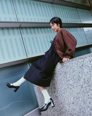 Chia-Wei Chu Instagram - 曾經跟宇宙下了10個訂單 
其中一個就是成長
沒想到今年就開始慢慢在蛻變的路上

不得不說過程中很痛很想逃！！！
我發現當我越想逃 問題就會更明顯
只能逼自己「練習」
練習面對問題！正視自己！！

最近身邊的朋友都說我跟以前真的不一樣了

回頭檢視自己發現以前很喜歡發文發動態
現在當然也喜歡 只是沒有這麼頻繁

以前很喜歡笑 現在更喜歡不笑的自己

以前很在意別人的感受跟看法
現在也會在意～但是沒有那麼在意了 

很喜歡這樣的自己 
我是朱家緯 還在蛻變的朱家緯！
請多指教也敬請期待😊
 
BTW這週是母親節
 @dafshoes 現在有母親節活動，全館五折起！😍
快給媽媽一個小禮物 #dafshoes

📷 @benson_phot