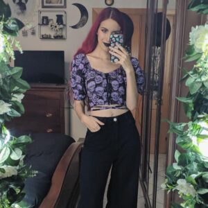 Chiara Lucia Preziosi Instagram - Questa sono io che riempio la mia iconografia di teschi per sbeffeggiare la caducità dell'esistenza. O forse mi piaceva il pattern e basta. In ogni caso, fonti attendibili mi dicono che siamo nel 2019 e io non mi sono ancora stancata di essere emo. Se resisto altri 3 anni lo inserisco nel curriculum.
.
.
.
.
#itsnotafashionstatement #itsafuckingdeathwish #ootd #outfitoftheday #outfitinspiration #alternativeoutfit #alternativefashion #alternativegirl #redhead #redheadgirl #spookyscaryskeletons #spooky #lookbook #lookoftheday #halloween #skeletons #skulls