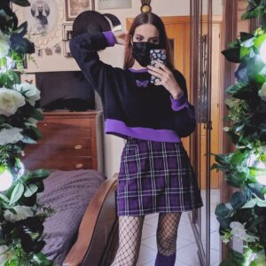 Chiara Lucia Preziosi Instagram - Amo le mascherine perché 
1) mi consentono di non diffondere i miei germi;
2) si adattano perfettamente alla mia estetica 💅
.
.
.
.
#ootd #alternativeoutfit #purpleaesthetic #purpleoutfit #altfashion #lookoftheday
