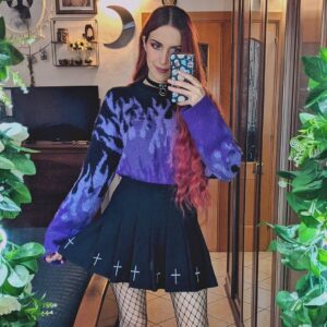 Chiara Lucia Preziosi Instagram - RAGA AIUTO 🆘 STO ANDANDO A 🔥FUOCO🔥!!!! OMMIODDIO VI PREGO🙏, QUALCUNO CHIAMI ☎ I POMPIERI🚒! NON STATE LÌ IMPALATI A COMMENTARE💬 O METTERE  LIKE 👍, FATE QUALCOSA!!!! SONO TROPPO 💅AESTHETIC💅 PER MORIRE💀!!! LASCIO TUTTI I MIEI AVERI ALLA CASSIERA👩‍💼 DELL'ESSELUNGA CHE MI HA FATTO I ✨COMPLIMENTI✨ PER I CAPELLI, SEMBRAVA MOLTO GENTILE. ADDIO, LE FIAMME DELL'INFERNO MI ATTENDONOOOooooo......🔥🔥🔥
.
.
.
.
#ootd #alternativefashion #purpleaesthetic #purpleoutfit #alternativestyle #alternativegirl #twitchitalia #twitchstreamer
