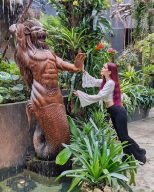 Chiara Lucia Preziosi Instagram - Buongiorno, vorrei presentare la mia candidatura per la copertina del prossimo libro di Regine Abel, dal plausibile titolo "Ho sposato un merlion".

Credo di essere un'ottima candidata per questa posizione in quanto instancabile lavoratrice e monsterfucker impenitente.

(Anche a voi capitano i post sponsorizzati di questi libri incredibili o l'algoritmo mi sta bersagliando personalmente perché SA TROPPO???)