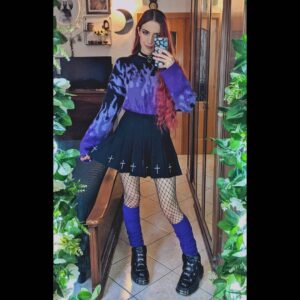 Chiara Lucia Preziosi Instagram - RAGA AIUTO 🆘 STO ANDANDO A 🔥FUOCO🔥!!!! OMMIODDIO VI PREGO🙏, QUALCUNO CHIAMI ☎ I POMPIERI🚒! NON STATE LÌ IMPALATI A COMMENTARE💬 O METTERE  LIKE 👍, FATE QUALCOSA!!!! SONO TROPPO 💅AESTHETIC💅 PER MORIRE💀!!! LASCIO TUTTI I MIEI AVERI ALLA CASSIERA👩‍💼 DELL'ESSELUNGA CHE MI HA FATTO I ✨COMPLIMENTI✨ PER I CAPELLI, SEMBRAVA MOLTO GENTILE. ADDIO, LE FIAMME DELL'INFERNO MI ATTENDONOOOooooo......🔥🔥🔥
.
.
.
.
#ootd #alternativefashion #purpleaesthetic #purpleoutfit #alternativestyle #alternativegirl #twitchitalia #twitchstreamer