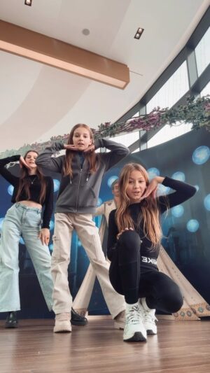 Chiara Nella Kekrt Instagram - Lovískuju vááás❤️🫶🏾😽

#dance #dancer #dancers #dancingqueen #besties #girls #girlpower #loveu #trending #trendingreels #reels #foryou