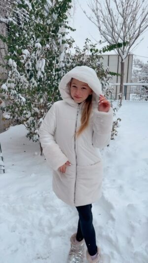 Chiara Nella Kekrt Instagram - I love the snow❄️☃️🌨️🤍

#snow #winter #winterwonderland #dancing #trending #snowy