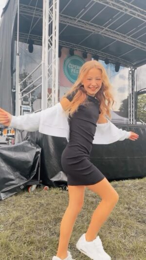Chiara Nella Kekrt Instagram - @joostklein 🫶🏽

#fun #dance #singer #stage #backstage #trending #trendingreels #fyp