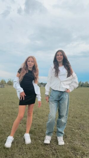 Chiara Nella Kekrt Instagram - W/Leylinka ♥️👭😘

#kamosky #friends #girlspower #enjoying #havingfun #trending #trendingreels #fyp