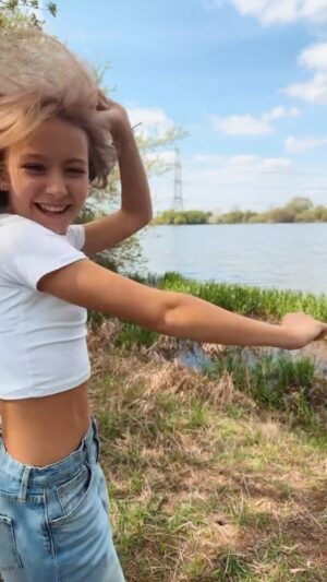 Chiara Nella Kekrt Instagram - Dancing mood💋😝

#dance #megan #juicy #booty #czech #czechgirl #dancer #fyp #beautifulweather #lake
