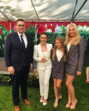 Chiara Nella Kekrt Instagram - Minulý rok v červnu jsem měla tu čest zpívat w/ @nela.duchacova ♥️ na Velvyslanectví Kanady v Praze🇨🇦. Byla to pro mne nezapomenutelná zkušenost, za kterou děkuji mé úžasné @sunnycanadian ♥️🫶🏽 a také bývalé kanadské velvyslankyni paní Ayeshe Patricii Rekhi🙏. 

@ayeshapatricia 
@jan_lipavsky 

#embassy #of #canada #national #anthem #czech #singer #memories #forever #gratefull #honor #thankyou #czechrepublic