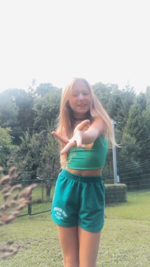 Chiara Nella Kekrt Instagram - Rollie💚🌳💚
Btw love the nature🌳🌳🌳

#dancing #in #nature #green #smile #fun #loveit