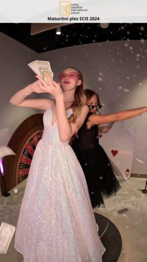 Chiara Nella Kekrt Instagram - James Bond Prom😎💃🏼 🎲♠️
BLACK & WHITE DUO ♥️

@paja_halvova 👭🫶🏻

#prom #dance #girls #friends #singers #fun #glamour #fyp #happytime