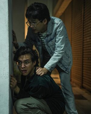 Chicco Kurniawan Instagram - Cuma Oscar, William, dan yang udah nonton tau kenapa mereka ngumpet dan ketakutan kayak gitu. 

Buat yang belum nonton, film #13BomdiJakarta masih ada di bioskop. 

Buruan beli tiket nontonnya dan ke bioskop segera sebelum kamu menyesal!

#13BomdiJakartaFilm
#SedangTayangdiBioskop