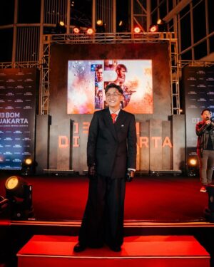 Chicco Kurniawan Instagram - Premier "13 Bom Di Jakarta" !!
Stylist @hydrangga 🔥🔥
Suit @wonghangtailor @stephenwongso ❤️❤️
Photo @armanfebryan 🫶🫶