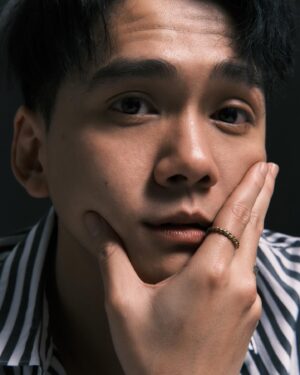 Chicco Kurniawan Instagram - Self-portraits
Photographer @vonywong
MUA @makeupbylizaadilah
Asst. MUA @liaakm
Hairdo @nilahairdo