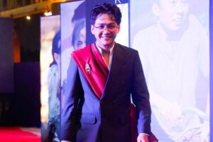 Chicco Kurniawan Instagram - Premiere Kupu-Kupu Kertas !! Senang-senang!!
Stylist @hydrangga 
Outfit @wonghangtailor & @stephenwongso 
MUA @monmon.glam 
Photo @ivasadili & @flash_gone2