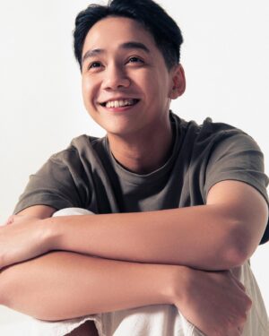 Chicco Kurniawan Instagram - Homey close up ~
Photographer @vonywong
Mua @makeupbylizaadilah
Asst. mua @liaakm
Hairdo @nilahairdo