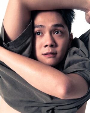 Chicco Kurniawan Instagram - Homey close up ~
Photographer @vonywong
Mua @makeupbylizaadilah
Asst. mua @liaakm
Hairdo @nilahairdo