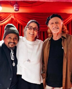 Chico César Instagram - vou cantar @timmaia.oficial com @monicasalmasooficial e @alceuvalenca no @premiomusicabr a convite de @zemauriciomachline, com arranjos e direção musical de @pretinhodaserrinha. ao lado de tanta gente que admiro e amo: @simoneoficial @neymatogrosso @ceu @euxama… tem banda sim, com músicos incríveis. e tem bailarinos também. cenário de @gringocardia, tudo de bom e do melhor.

#Repost @zemauriciomachline
・・・
Faltam só 6 dias para o #PMB31 e estamos preparando uma noite linda em homenagem a @timmaia.oficial . Hoje foi dia de mais ensaios para a grande festa do dia 12 de junho. Arrasta pro lado pra conferir alguns dos artistas que vão estar no palco do Theatro Municipal: @oficialchicocesar, @alceuvalenca, @monicasalmasooficial, @simoneoficial, @neymatogrosso, @ceu e @xama. Assista ao vivo, próxima quarta, às 20h45, no nosso canal no YouTube ou pelo Canal Brasil. #PremioDaMusicaBrasileira #AnoTimMaia
Fotos: @caianomidam