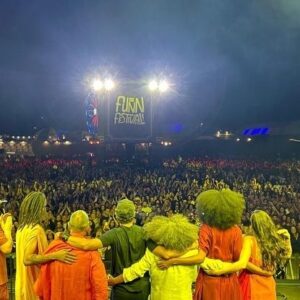 Chico César Instagram - que lindo @funnfestival! que linda Brasília! ao arrepio da lei fizemos nossa estreia em festivais. e foi incrível, @zbaleiro. conosco: @fontanetti @layla @swamijr.oficial @alinefalcaomusica @davigomesbatera @marisabentivegna @eduardoperucci @evaldoluna @cibeleminderluthier @nishidajapones @silribas @fetein  @lfmaisc