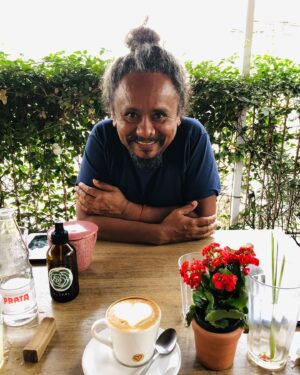 Chico César Instagram - hoje foi dia de almoçar em Sampa com os amigos e produtores @chicocorrea e @mistasavona no @camelia_ododo. papar e papear gostoso. tem melhor?