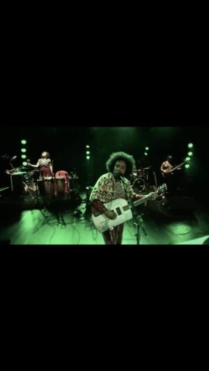 Chico César Instagram - dia mundial do meio ambiente. “reis do agronegócio”, música minha com letra de @carlosrenno. “eu me alegraria se afinal morresse esse sistema que nos causa tanto trauma”.

no palco comigo: @helinhomedeirosoficial, @simonesouoficial, @gledsonmeira e @contrabaixisto.

vídeo extraído do DVD "Estado de Poesia Ao Vivo".

gravado no dia 17 de setembro de 2016 no Teatro Boa Vista, Recife

direção e produção executiva por @carlos_dowling

produção musical por @michi_ruzitschka e Chico César

técnico de p.a: @andrekbelo
técnico de monitor: @cyberflo00 
roadie: @adrianocolono

mixado por @mosca_ricardo

masterizado por @carlos_freitas_mastering no Classic Master (SP)

projeto de luz por @marisabentivegna