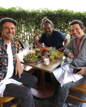 Chico César Instagram - hoje foi dia de almoçar em Sampa com os amigos e produtores @chicocorrea e @mistasavona no @camelia_ododo. papar e papear gostoso. tem melhor?