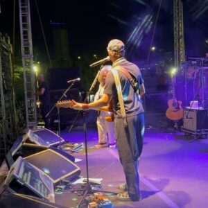 Chico César Instagram - Ontem rolou Ao Arrepio da Lei no Parque das Nações Indigenas, no projeto MS Ao Vivo. Plateia linda, calorosa e arrepiante. 
Campo Grande, amamos tocar aí! Até breve! 

@oficialchicocesar 
@fontanetti 
@jotaerreoficial 
@swamijr.oficial 
@___layyla 
@alinefalcaomusica 

@cibeleminderluthier 
@nishidajapones 
@evaldoluna 
@eduardoperucci 
@marisabentivegna 
@silribas 
@fetein 
@lfmaisc 
@biawetzel